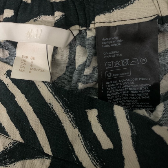 H&M shorts high rise *Fixed Price* - Picture 3 of 5